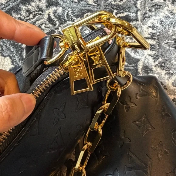 LV crossbody bag - Picture 3 of 6